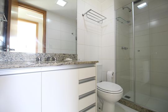 Banheiro Social de apartamento à venda com 2 quartos, 67m² em Barra da Tijuca, Rio de Janeiro