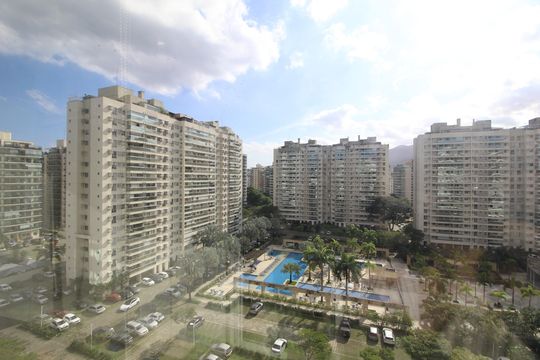 Sala - Vista de apartamento à venda com 2 quartos, 67m² em Barra da Tijuca, Rio de Janeiro