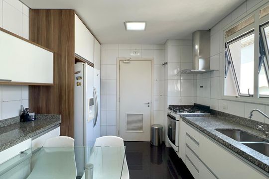 Cozinha de apartamento para alugar com 3 quartos, 178m² em Jardim Paulista, São Paulo