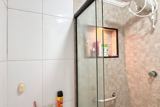 Banheiro de apartamento à venda com 2 quartos, 50m² em Vila Pereira Barreto, São Paulo