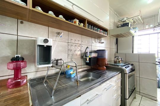 Cozinha de apartamento à venda com 2 quartos, 55m² em Ana Lúcia, Belo Horizonte