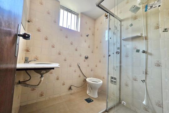 Banheiro Social de apartamento para alugar com 3 quartos, 127m² em Santo Antônio, Belo Horizonte