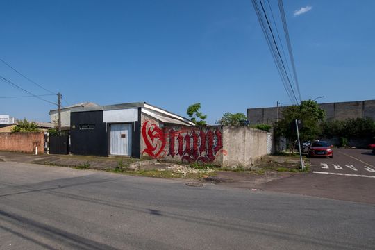 Fachada de casa à venda com 3 quartos, 160m² em Uberaba, Curitiba