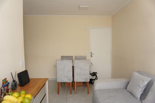 Sala de apartamento para alugar com 2 quartos, 55m² em Jardim Valo Verde, Embu das Artes
