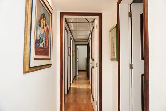 Corredor de apartamento à venda com 5 quartos, 320m² em Centro, Belo Horizonte