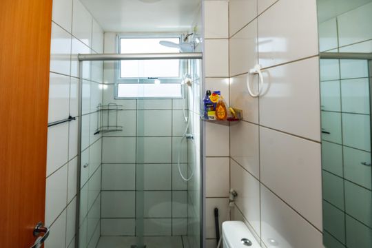 Banheiro Social de apartamento à venda com 2 quartos, 48m² em Planalto, Belo Horizonte