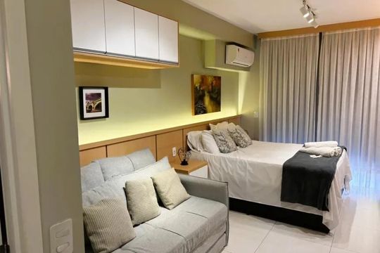 Sala / Quarto de kitnet/studio para alugar com 1 quarto, 27m² em Pinheiros, São Paulo
