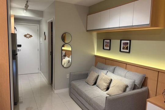 Sala / Quarto de kitnet/studio para alugar com 1 quarto, 27m² em Pinheiros, São Paulo