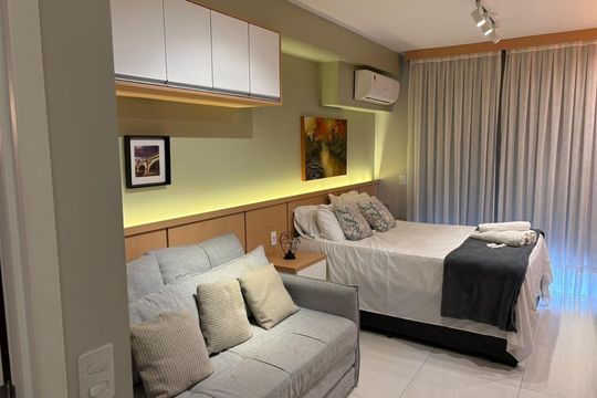 Sala / Quarto de kitnet/studio para alugar com 1 quarto, 27m² em Pinheiros, São Paulo