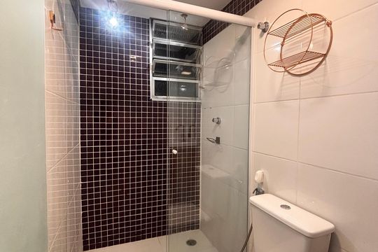 Banheiro  de apartamento à venda com 2 quartos, 57m² em Bandeiras, Osasco