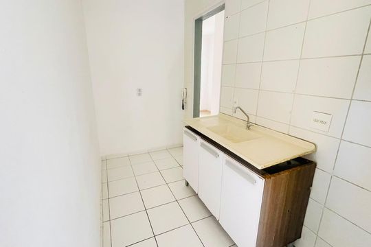 Cozinha de apartamento para alugar com 2 quartos, 45m² em Jardim Central, Cotia