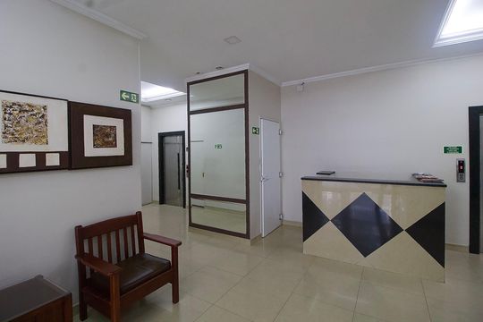 Hall de entrada de apartamento à venda com 2 quartos, 52m² em Bigorrilho, Curitiba