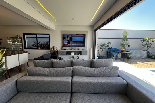 Sala de casa de condomínio à venda com 3 quartos, 250m² em Swiss Park, Campinas