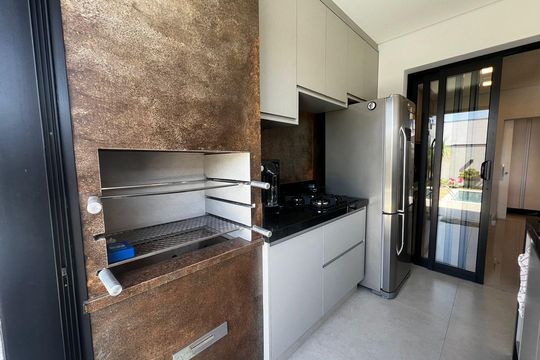Cozinha de casa de condomínio à venda com 3 quartos, 250m² em Swiss Park, Campinas