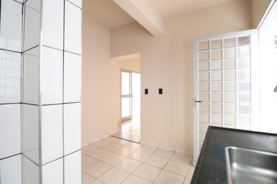 Cozinha de casa para alugar com 3 quartos, 107m² em Nossa Senhora Aparecida, Uberlândia