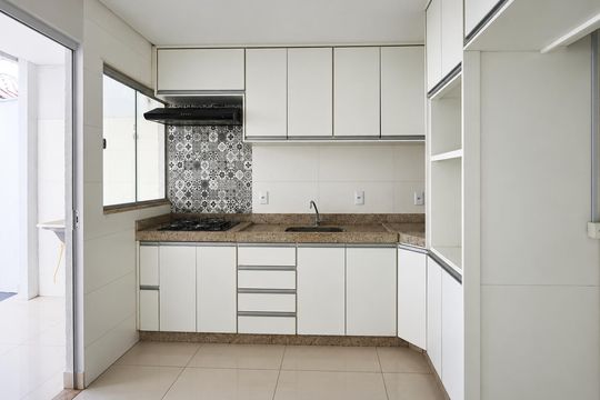 Cozinha de casa para alugar com 2 quartos, 85m² em Residencial Vereda dos Buritis, Goiânia