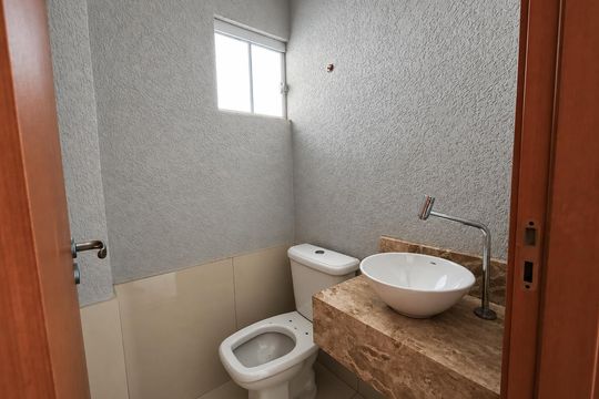 Banheiro de casa para alugar com 2 quartos, 85m² em Residencial Vereda dos Buritis, Goiânia