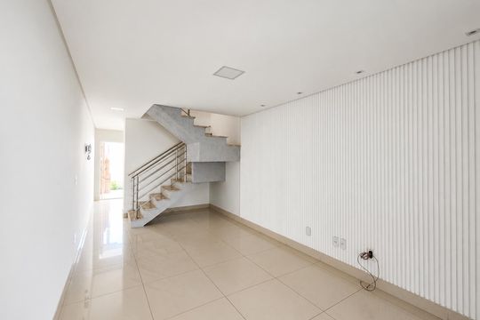 Sala de casa para alugar com 2 quartos, 85m² em Residencial Vereda dos Buritis, Goiânia