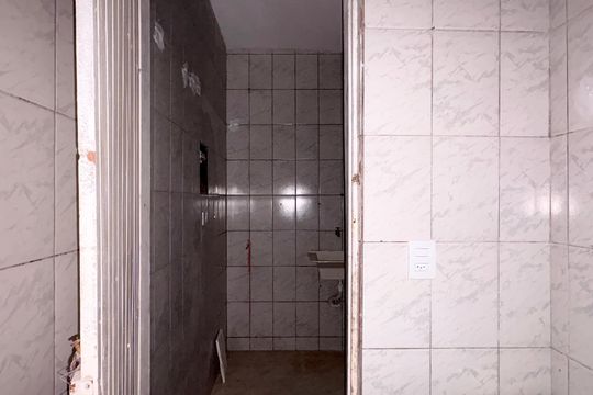 Banheiro de kitnet/studio para alugar com 1 quarto, 35m² em Vila Penteado, São Paulo