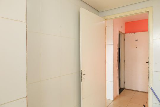 Banheiro de apartamento à venda com 2 quartos, 48m² em Jardim Guaianazes, São Paulo