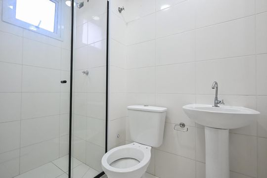 Banheiro de apartamento para alugar com 2 quartos, 33m² em Vila Nova das Belezas, São Paulo