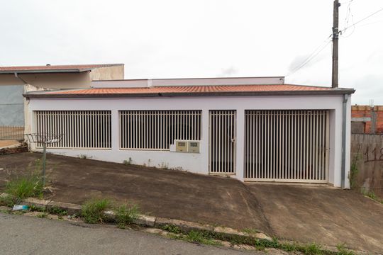 Fachada de casa à venda com 3 quartos, 170m² em Jardim Carlos Lourenço, Campinas