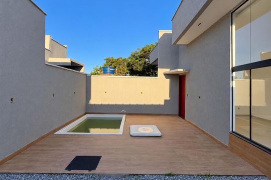 Área externa de casa para alugar com 3 quartos, 200m² em Enseada das Gaivotas, Rio das Ostras