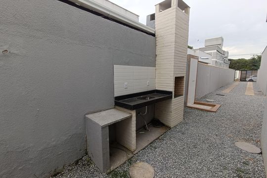 Área externa de casa para alugar com 3 quartos, 200m² em Enseada das Gaivotas, Rio das Ostras