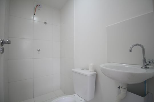 Banheiro de kitnet/studio para alugar com 1 quarto, 17m² em Vila Andrade, São Paulo