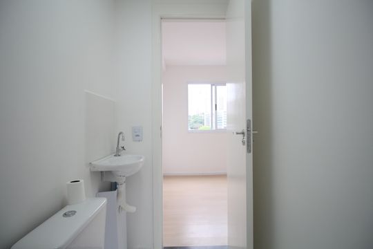Banheiro de kitnet/studio para alugar com 1 quarto, 17m² em Vila Andrade, São Paulo
