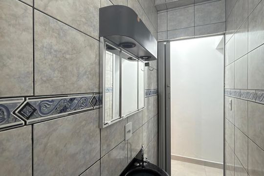 Banheiro Social de casa para alugar com 2 quartos, 65m² em Jardim Silvina, São Bernardo do Campo