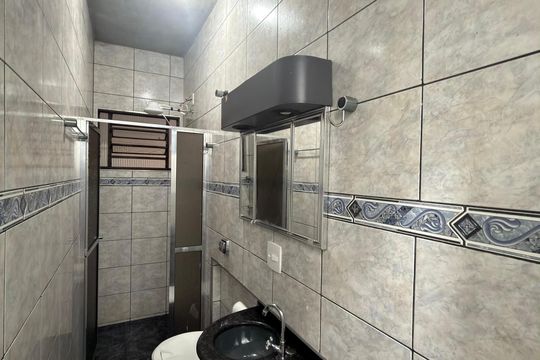 Banheiro Social de casa para alugar com 2 quartos, 65m² em Jardim Silvina, São Bernardo do Campo