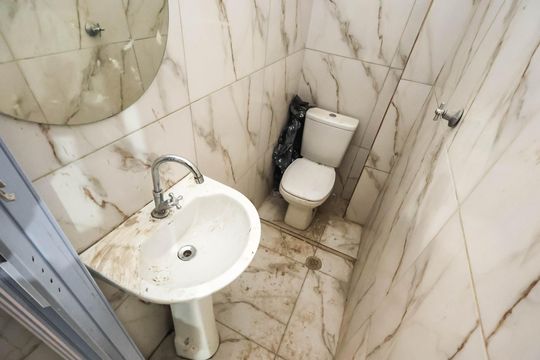 Banheiro de kitnet/studio para alugar com 1 quarto, 27m² em Liberdade, São Paulo