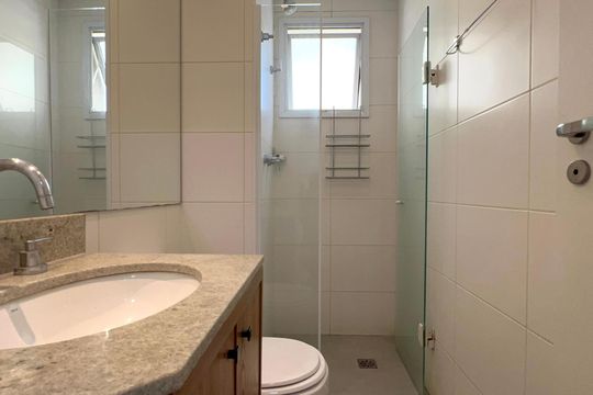 Banheiro de kitnet/studio à venda com 1 quarto, 32m² em Pinheiros, São Paulo