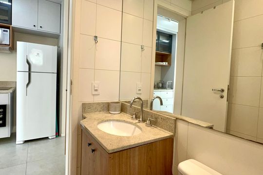 Banheiro de kitnet/studio à venda com 1 quarto, 32m² em Pinheiros, São Paulo