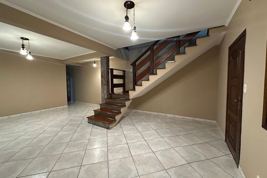Sala de casa para alugar com 3 quartos, 182m² em Nova Aldeinha/aldeia, Barueri