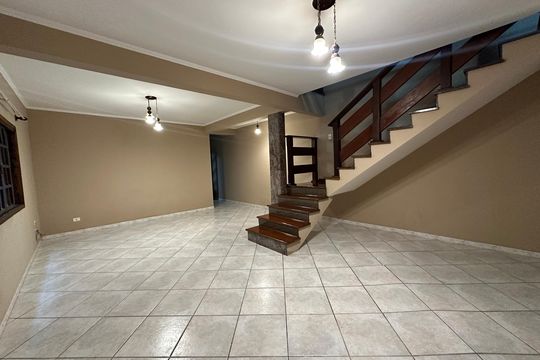 Casa para alugar com 3 quartos, 182m² em Nova Aldeinha/aldeia, Barueri