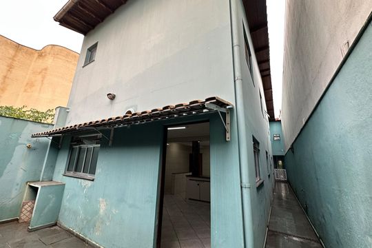 Quintal de casa para alugar com 3 quartos, 182m² em Nova Aldeinha/aldeia, Barueri