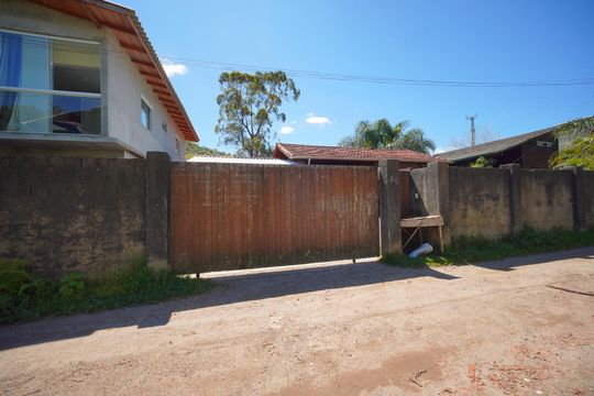 Fachada  de casa para alugar com 2 quartos, 120m² em Rio Tavares, Florianópolis