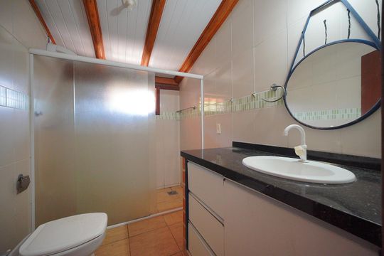 Banheiro  de casa para alugar com 2 quartos, 120m² em Rio Tavares, Florianópolis