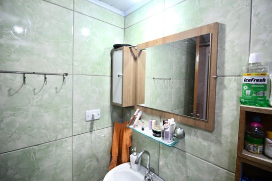 Banheiro de apartamento para alugar com 2 quartos, 52m² em Jardim Indaia, Ferraz de Vasconcelos