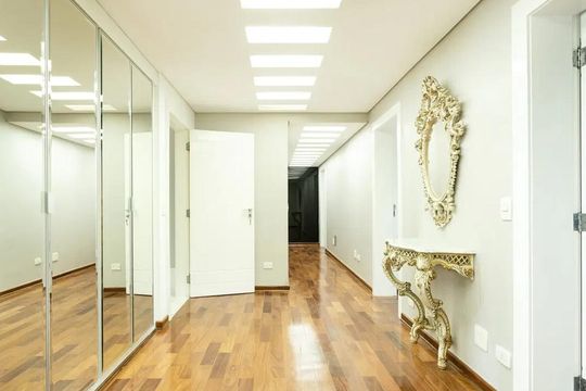 Closet de apartamento à venda com 4 quartos, 375m² em Jardim Analia Franco, São Paulo