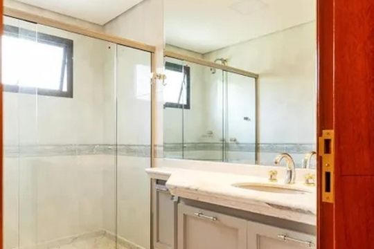Banheiro de apartamento à venda com 3 quartos, 375m² em Jardim Analia Franco, São Paulo