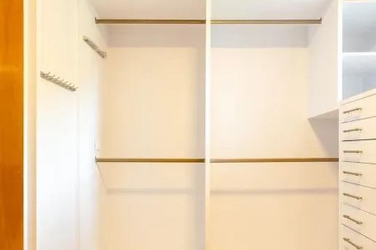 Closet de apartamento à venda com 3 quartos, 375m² em Jardim Analia Franco, São Paulo
