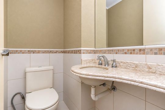 Banheiro de apartamento para alugar com 3 quartos, 150m² em Petrópolis, Porto Alegre