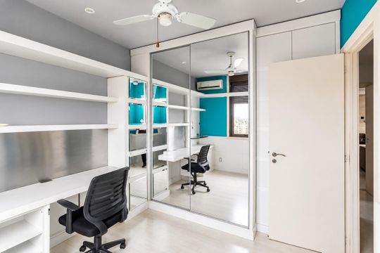 Quarto de apartamento para alugar com 3 quartos, 150m² em Petrópolis, Porto Alegre