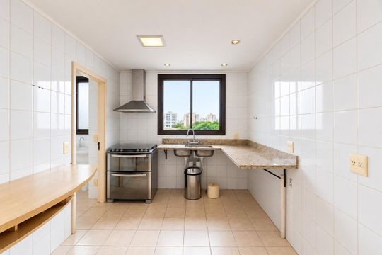 Cozinha de apartamento para alugar com 3 quartos, 150m² em Petrópolis, Porto Alegre
