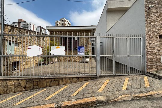 Fachada de casa à venda com 3 quartos, 130m² em Parque Imperial, São Paulo