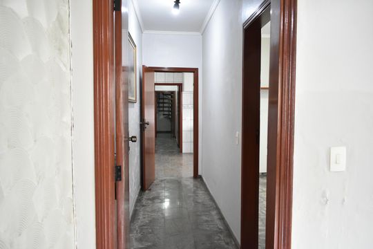 Corredor de casa à venda com 3 quartos, 130m² em Parque Imperial, São Paulo