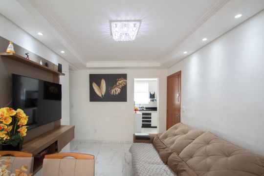 Sala de casa de condomínio à venda com 2 quartos, 98m² em Parque Xangri-lá, Contagem